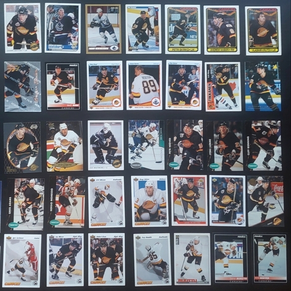 30+ Vancouver Canucks Hockey Cards from the 90's From Various Sets! - Picture 1 of 2